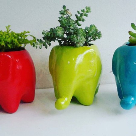 Elefante  en ceramica y resina Todos los colores Incluye planta suculenta Valor : $ 30.OOO COP Unidad - Incluye envio en Bogota  Entrega 5 dias.