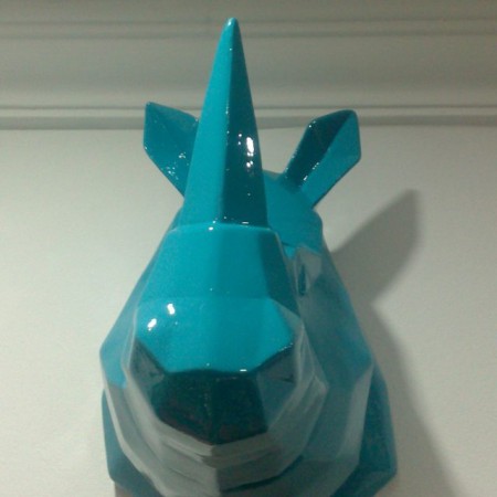 Buda en Ceramica y resina Todos los colores .Incluye planta suculenta u otra variedad de acuerdo con el diseño . Valor : $50.000 COP Unidad -Incluye envio en Bogota