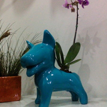 Perro Bull Terrier En ceramica y resina Todos los colores - Incluye planta Suculenta Valor:  $60 000 Cop unidad - Inlcuye envio en Bogota .Entrega 5 dias.